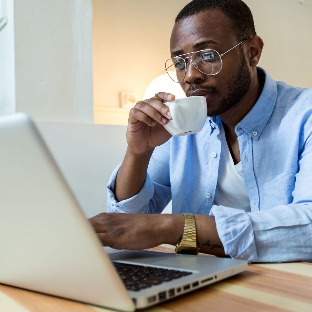 black-man-coffee-déontologie-digimed